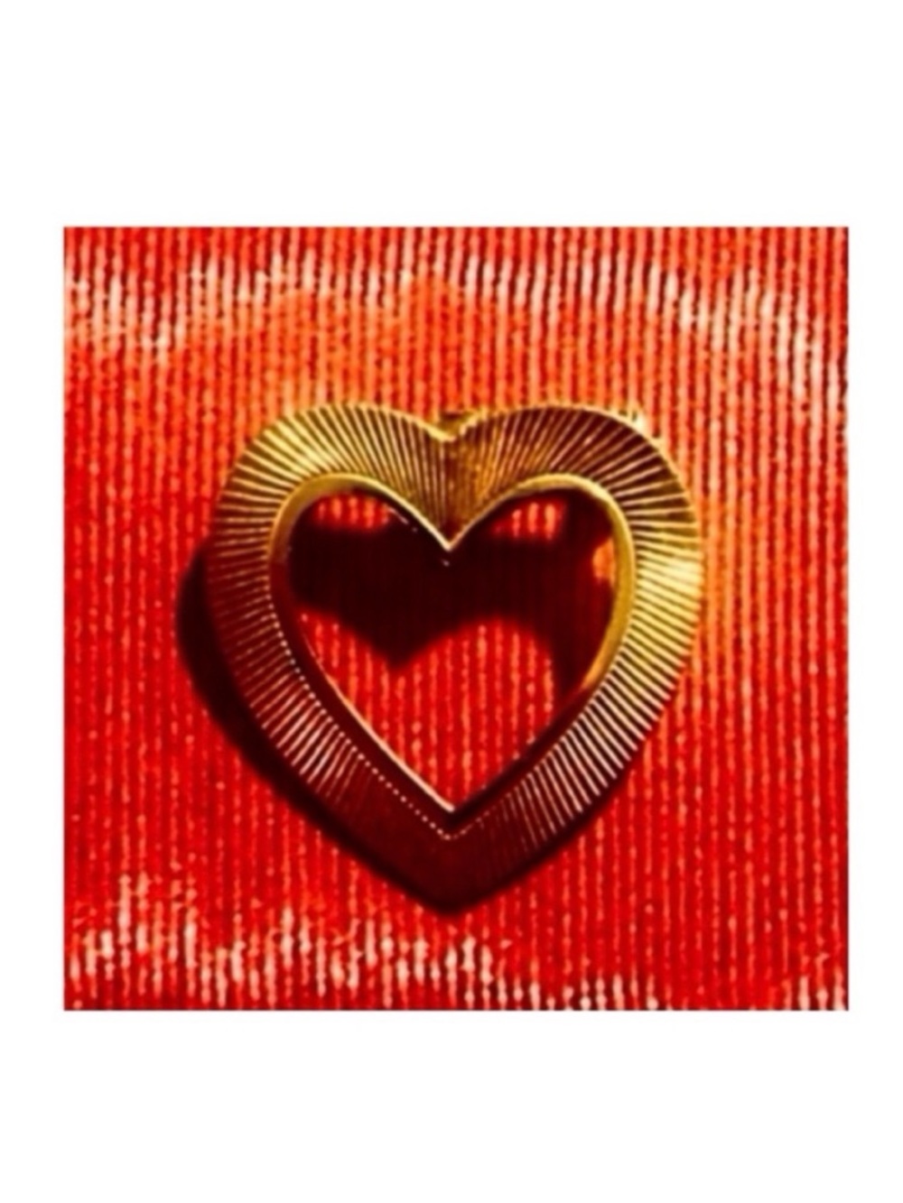 Vintage Gold Plated Heart Brooch with Fine Ridges